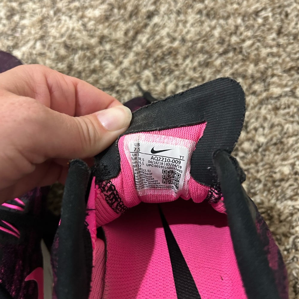 Nike Women's Black and Pink Athletic Shoes - Picture 5 of 5